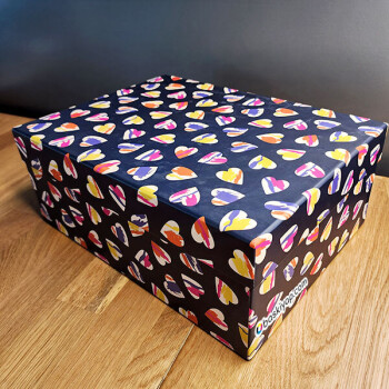 Kalp Desenli Hediye Kutusu