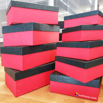 Kırmızı Hediye Kutusu