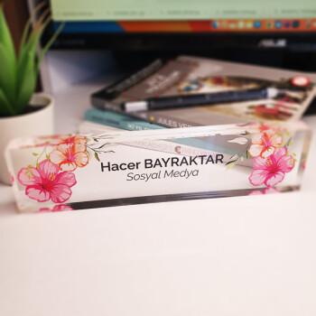 Kişiye Özel Akrilik Masa Üstü İsimlik