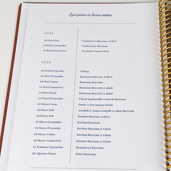 Victoria's Journals 17X23 2025-2026 Spiralli Sert Kapak Ayraçlı Akademik Ajanda 225-2236 Kırmızı