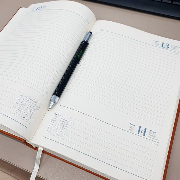 Gıpta Zero 17x24 Kırmızı Günlük Ajanda