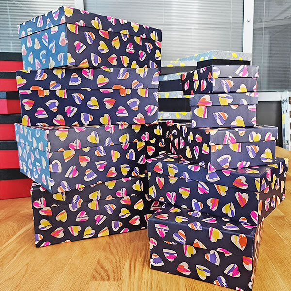 Kalp Desenli Hediye Kutusu