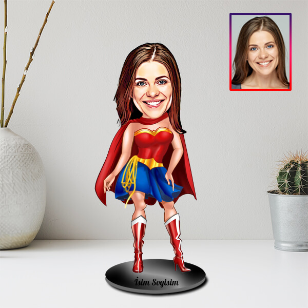 Fantastik Kadın Kahraman Karikatürlü Biblo görsel