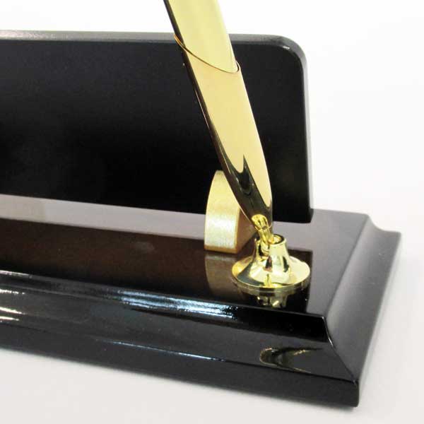 Ahşap Masa İsimliği Ceviz Renkli