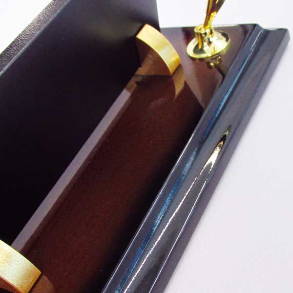 Ahşap Masa İsimliği Ceviz Renkli