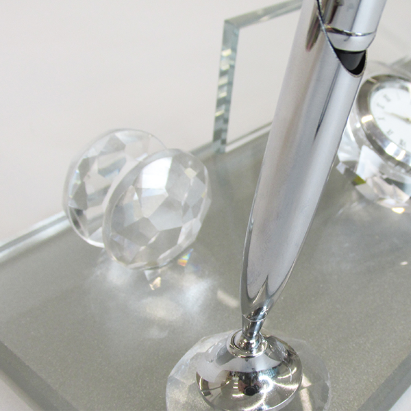 Kristal Gümüş Çift Kalemli Saatli Masa İsimliği