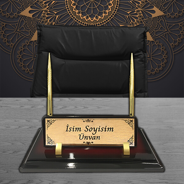 Kalemli Ahşap Masa İsimliği | Kiraz