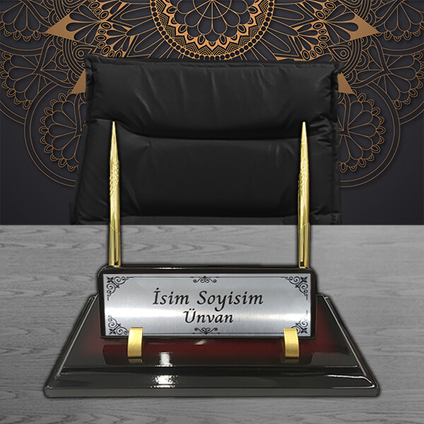 Kalemli Ahşap Masa İsimliği | Kiraz