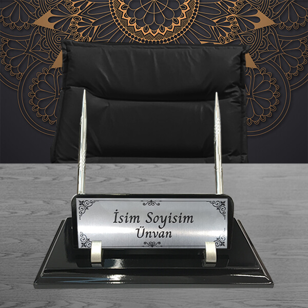 Kalemli Ahşap Masa İsimliği 2080 Siyah görsel