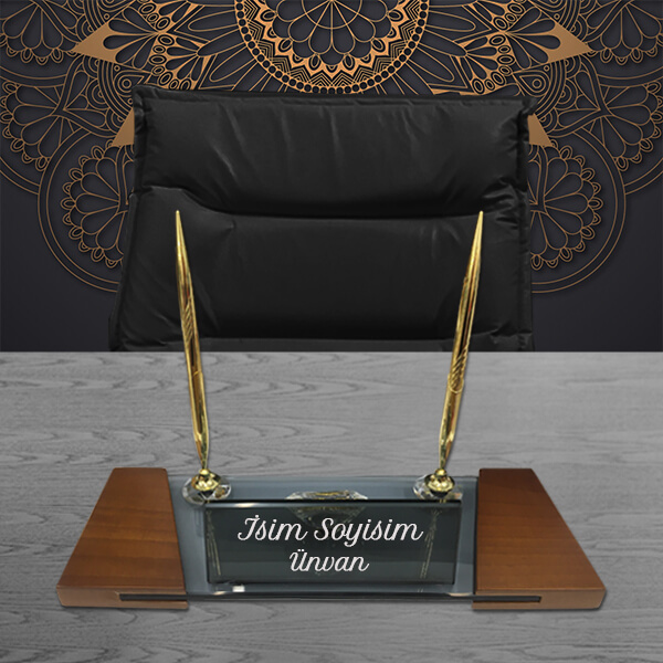 Kristal Ceviz Ahşap Masa İsimliği