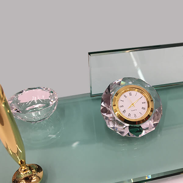 Yeşil Kristal Altın Kalemli Masa İsimliği