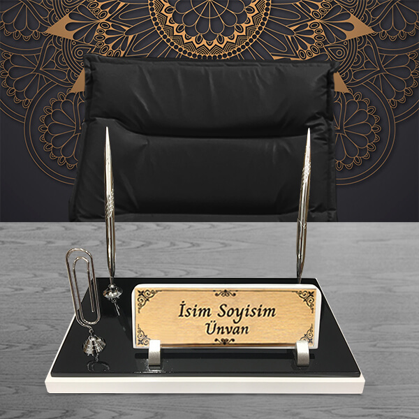 Siyah Beyaz Not Tutacaklı Ahşap Masa İsimliği