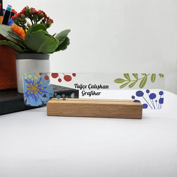 Kişiye Özel Ahşap Altlıklı Akrilik Masa Üstü İsimlik