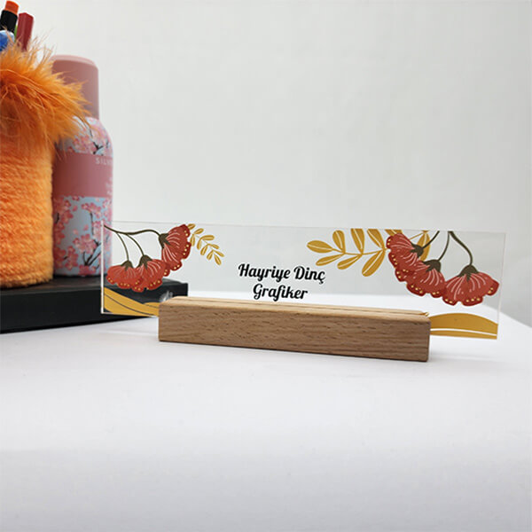 Kişiye Özel Ahşap Altlıklı Akrilik Masa Üstü İsimlik