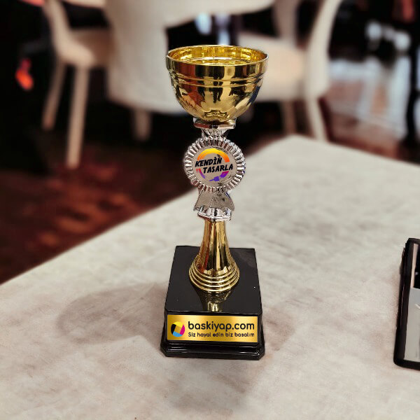 Kişiye Özel Yazılı Ödül Kupası