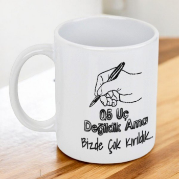 0.5 Uç Değildik Ama Bizde Çok Kırıldık Temalı Kendin Tasarla Baskılı Kupa