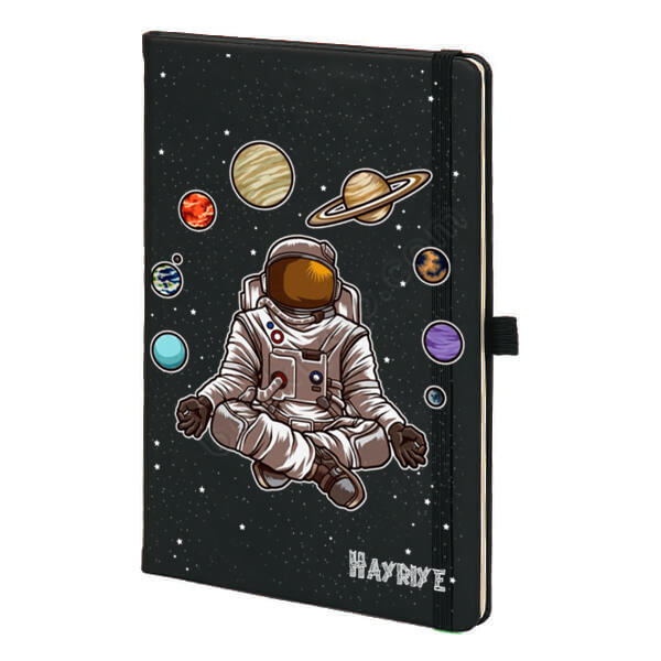 Astronot Desenli Ajandan – Tarihsiz Siyah Ajanda / Defter tasarımı