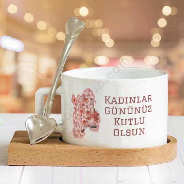 Çiçekli Kadın Figürü Kişiye Özel Ahşap Altlıklı Kahve Fincanı online tasarla