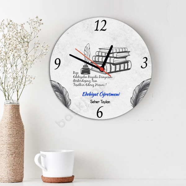 Edebiyat Öğretmeni Temalı Ahşap Daire Duvar Saati online tasarla