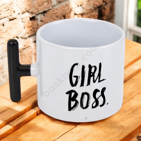 Girl Boss Fincan – Kişiye Özel Baskılı Siyah Kulplu T Latte Fincanı tasarımı