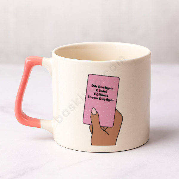 Komik Yazılı Pembe Saplı Kahve Fincanı online tasarla