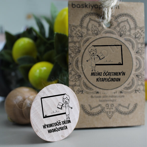 Öğretmen Tasarımlı Ahşap Saplı Kütüphane Kaşesi online tasarla