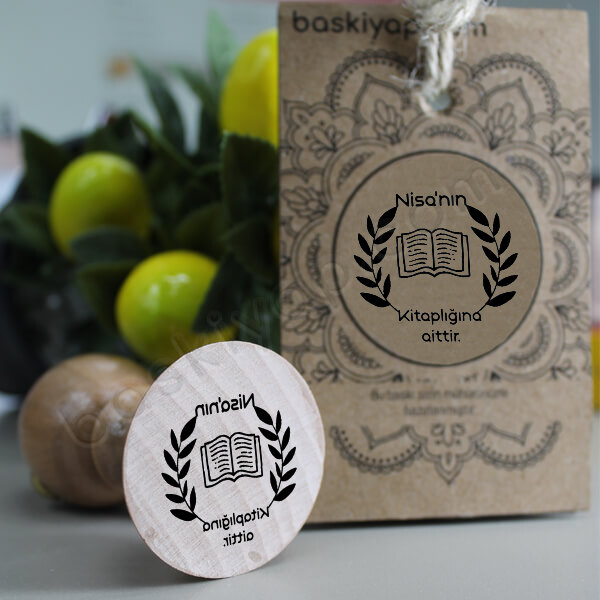 Yapraklı Kitap Ahşap Saplı Kütüphane Kaşesi online tasarla